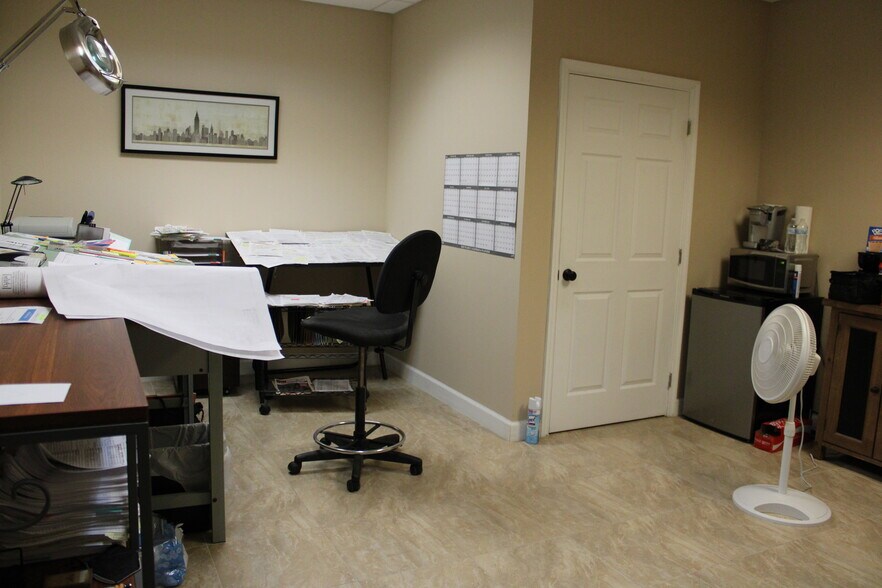 More Photos Of 2731 Vista Pky, West Palm Beach Showroom For Sale