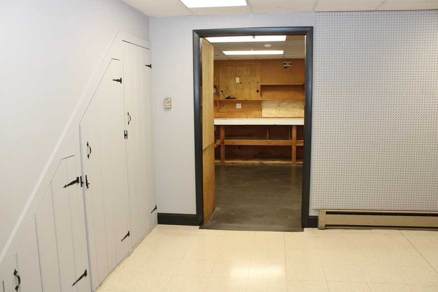 More Photos Of 75 Eastern Ave, Essex Flex For Sale