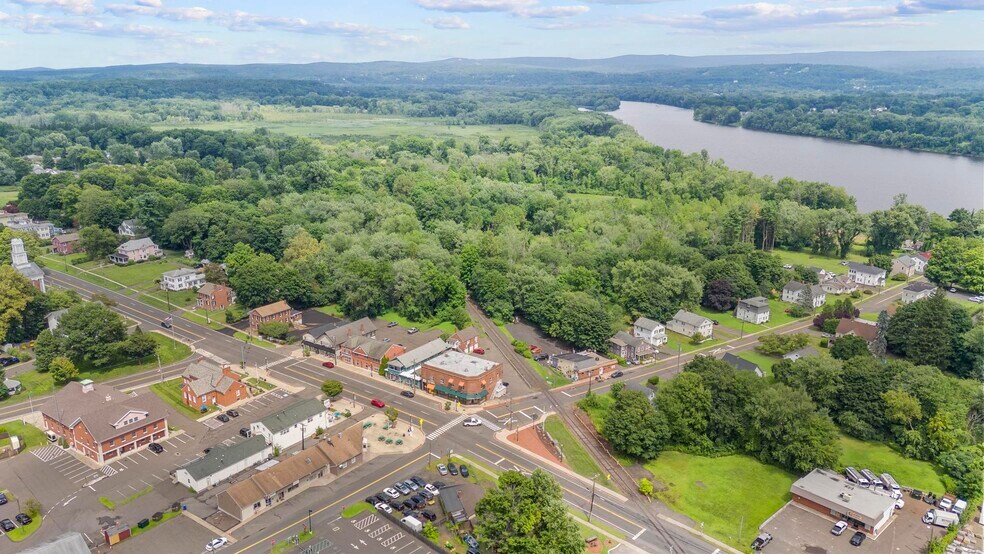 More Photos Of 273 Main St, Cromwell Apartments For Sale