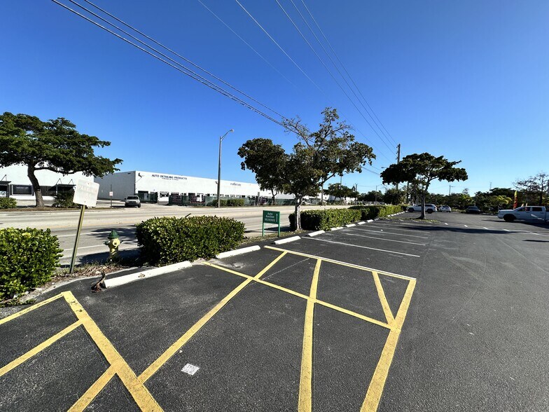 More Photos Of 1883 NW 38th Ave, Lauderhill Light Distribution For Sale