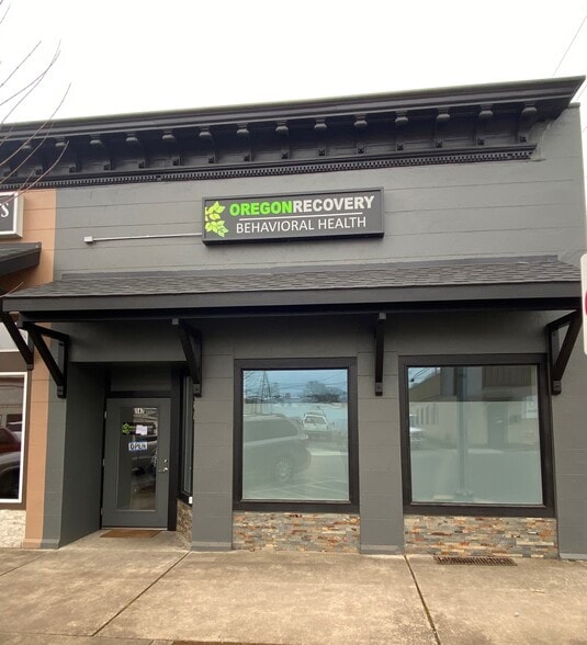 Primary Photo Of 143-147 SW Court St, Dallas Storefront For Lease