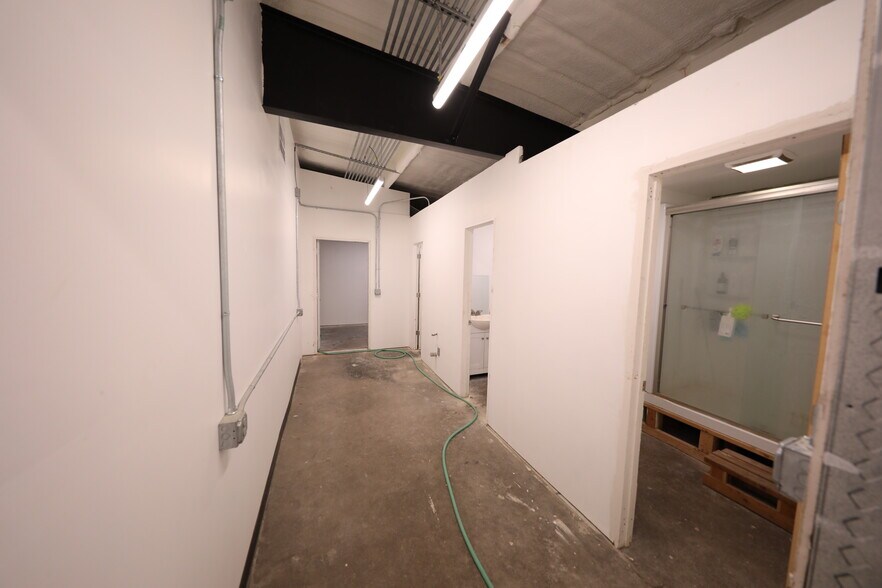 More Photos Of 700 N Main St, Lexington Warehouse For Lease