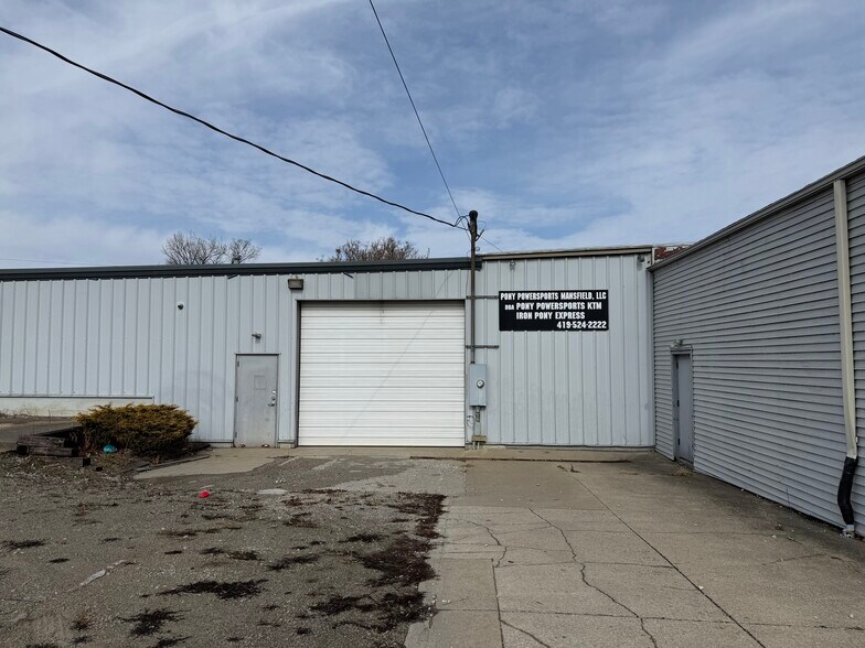 More Photos Of 327 Ashland Rd, Mansfield Showroom For Lease