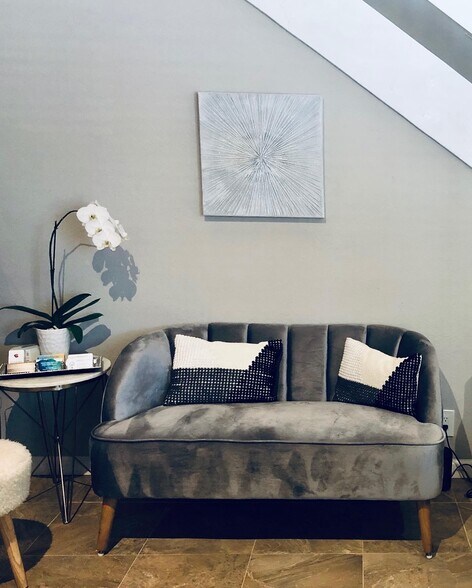 More Photos Of 2660 Townsgate Rd, Westlake Village Unknown For Lease