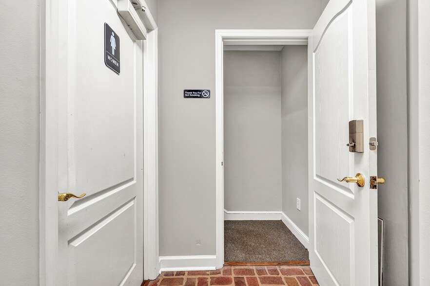 More Photos Of 5034 Williamson Rd NW, Roanoke Office For Lease