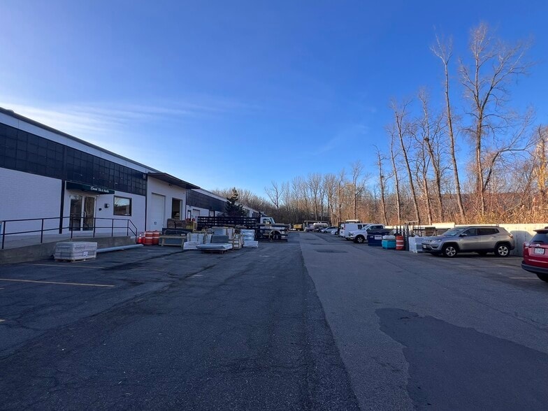 More Photos Of 102 Fairview Park Dr, Elmsford Warehouse For Lease