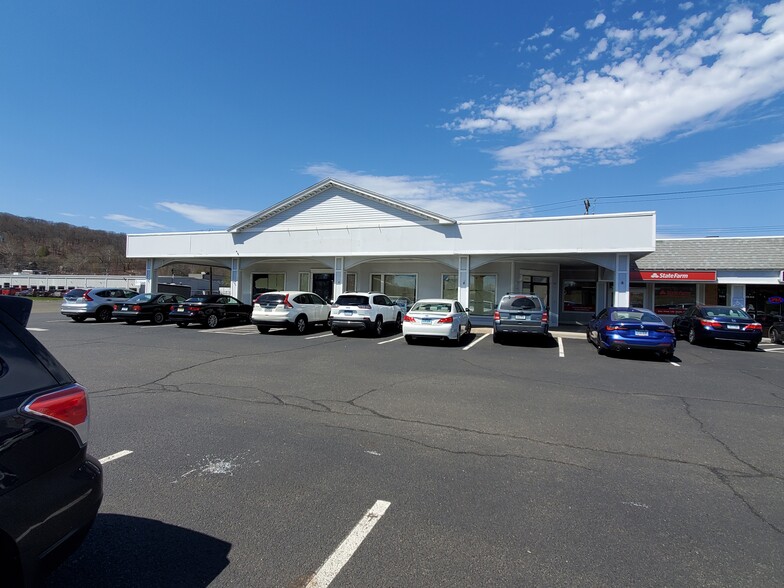 Primary Photo Of 1646-1654 Litchfield Tpke, Woodbridge Storefront For Lease