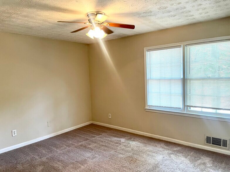 More Photos Of 2611 Golfview Ter SE, Conyers Multifamily For Sale