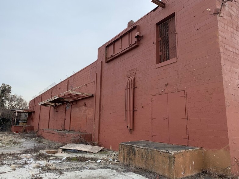 More Photos Of 1023 W Erie Ave, Philadelphia Supermarket For Sale