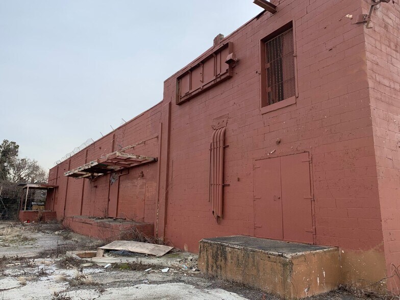More Photos Of 1023 W Erie Ave, Philadelphia Supermarket For Sale