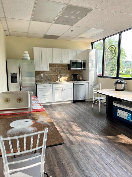 More Photos Of 1800 Roswell Rd, Marietta Serviced Offices For Lease