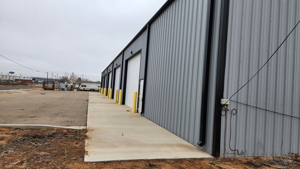 More Photos Of 1509 Lynn Ave, Lamesa Industrial For Sale