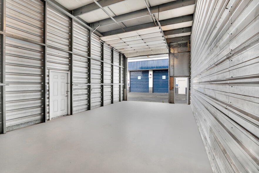 More Photos Of 11105 Steele St S, Tacoma Flex For Lease