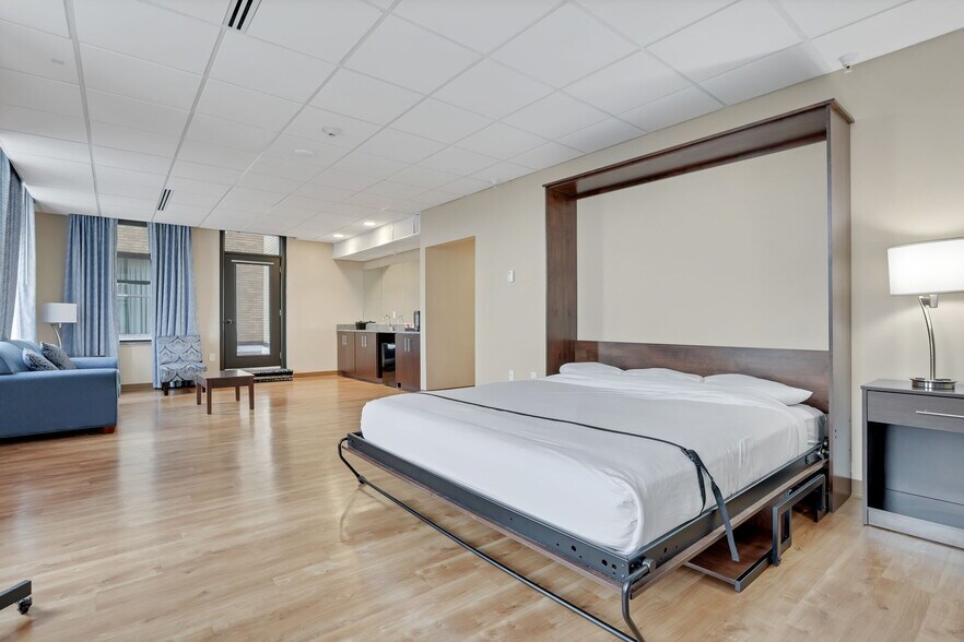 More Photos Of 301 Broadway, Lorain Hotel For Lease