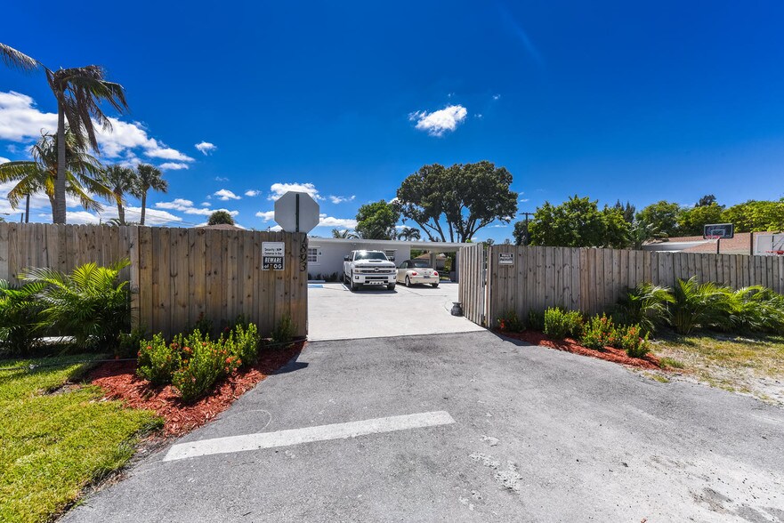 1893 N Haverhill Rd, West Palm Beach, FL 33417 Dormitory For Sale