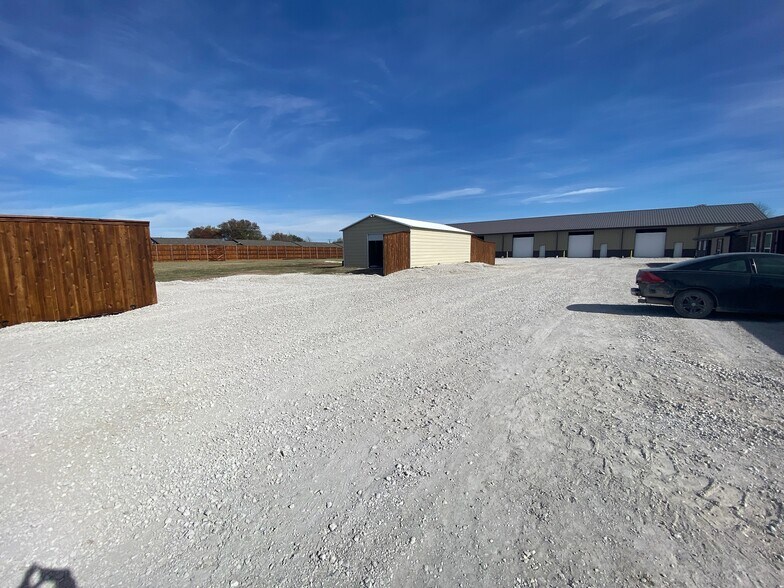 More Photos Of 615 FM 371, Gainesville Showroom For Sale