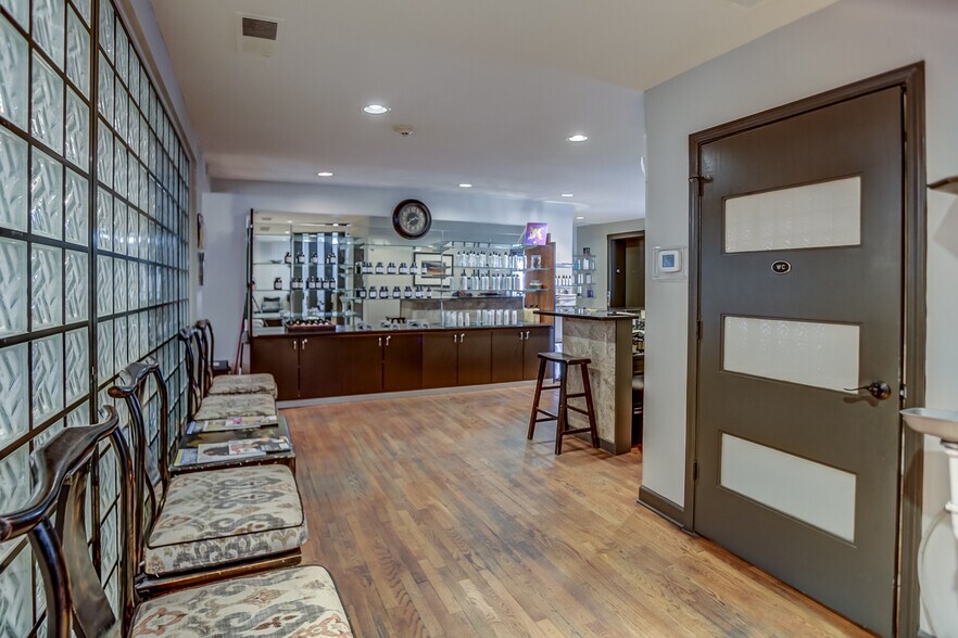 More Photos Of 1086 W Rex Rd, Memphis Freestanding For Sale