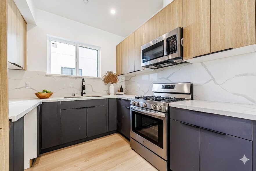 More Photos Of 5209 W 20th St, Los Angeles Multifamily For Sale