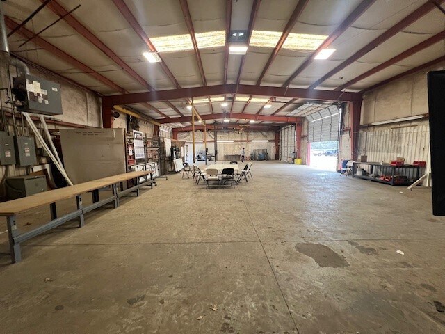 More Photos Of 10655 Jefferson Chemical Rd, Conroe Warehouse For Lease
