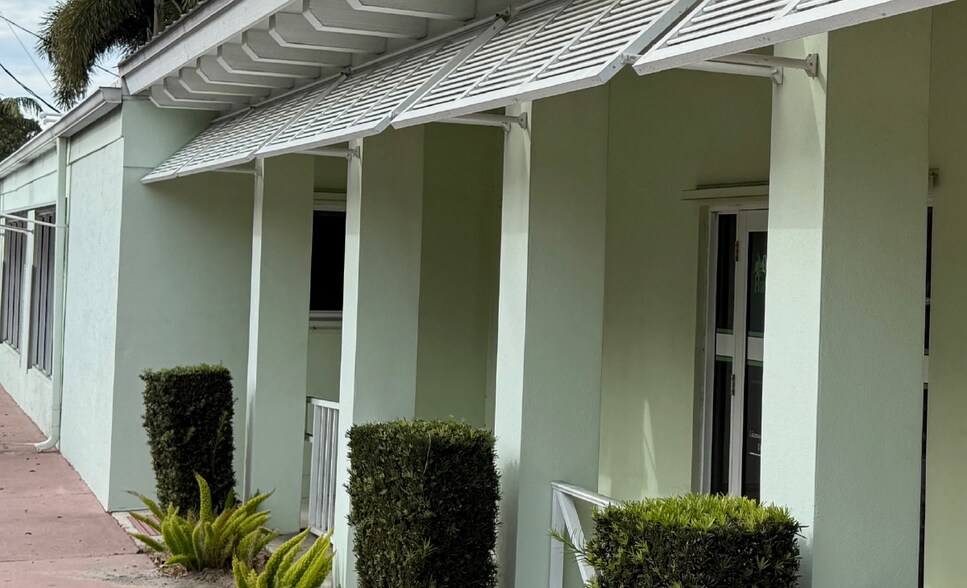 More Photos Of 612-616 SE Dixie Hwy, Stuart Office For Lease
