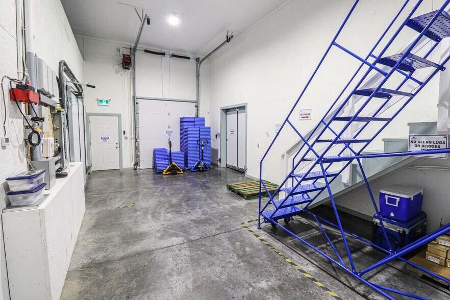 More Photos Of 705068 82 -1, Wembley General Retail For Sale