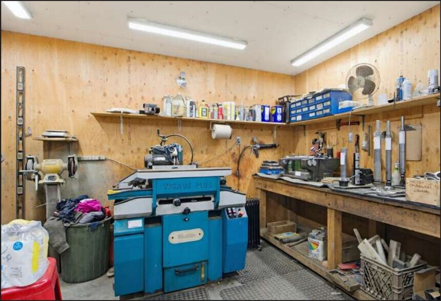 More Photos Of 13176 Lilley Dr, Maple Ridge Warehouse For Sale