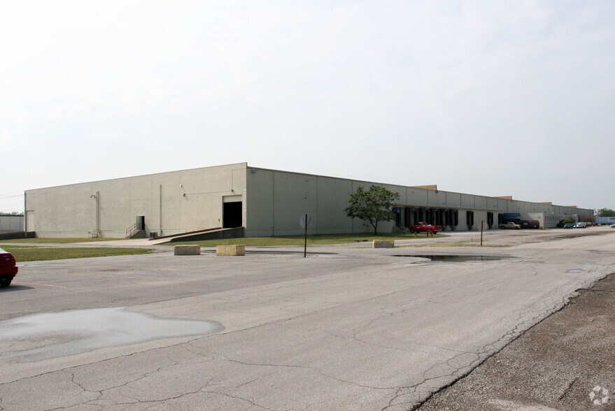 More Photos Of 501-591 J St, Perrysburg Distribution For Lease