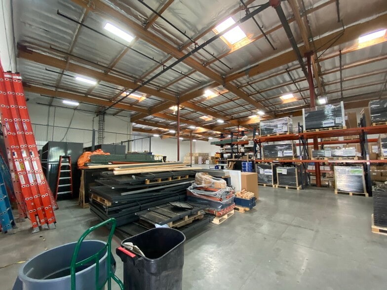 More Photos Of 38940 Trade Center Dr, Palmdale Warehouse For Lease