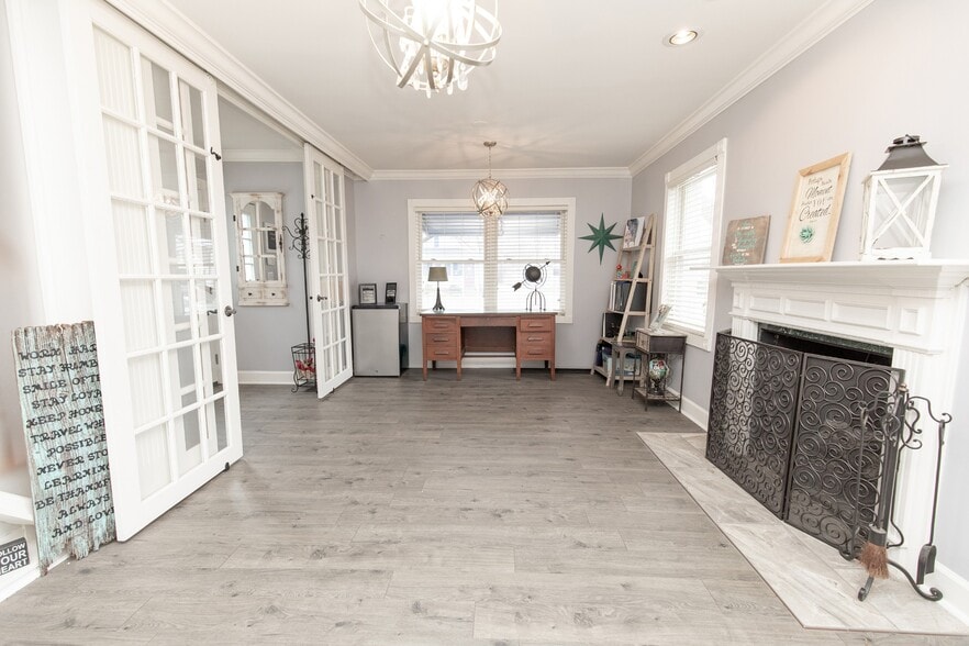 More Photos Of 111 Shivel Dr, Hendersonville Office For Sale