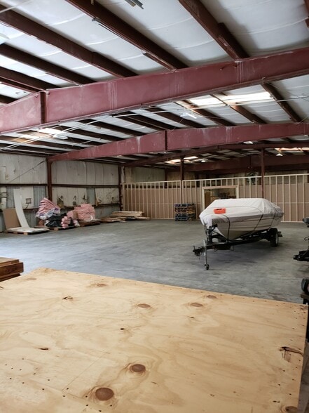 More Photos Of 44 Depot St, Belchertown Warehouse For Lease