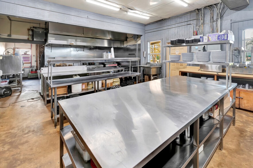 More Photos Of 321 Kolle Road, Inez General Retail For Sale