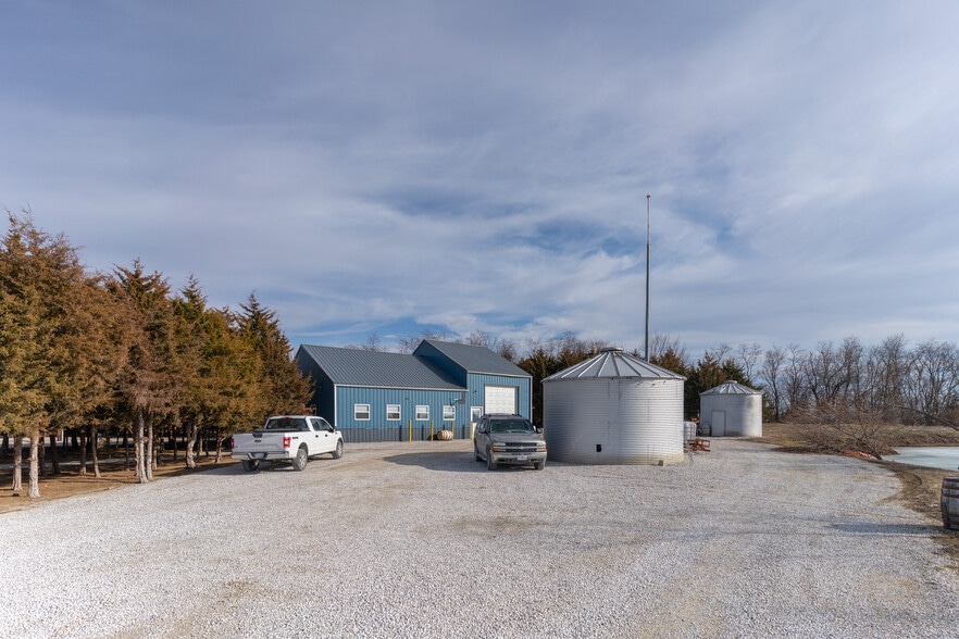 More Photos Of 43937 Highway 36, Monroe City General Retail For Sale