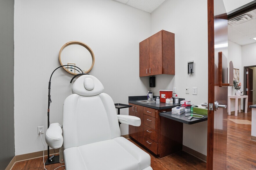 More Photos Of 2950 W Camp Wisdom Rd, Grand Prairie Medical For Lease