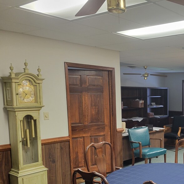 More Photos Of 710 Denbigh Blvd, Newport News Office For Sale