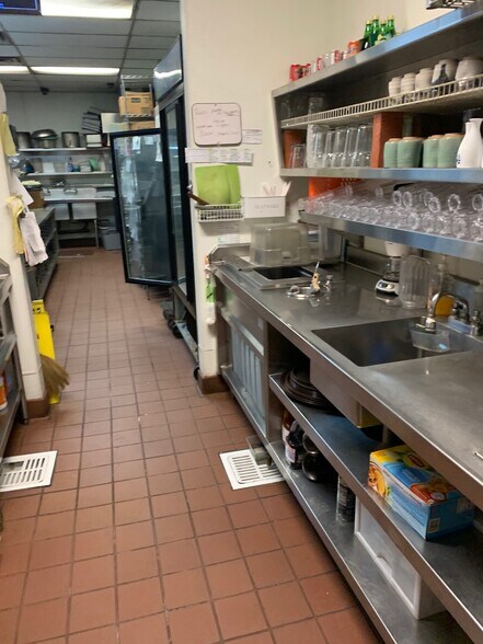 More Photos Of 296 Hegenberger Rd, Oakland Restaurant For Sale