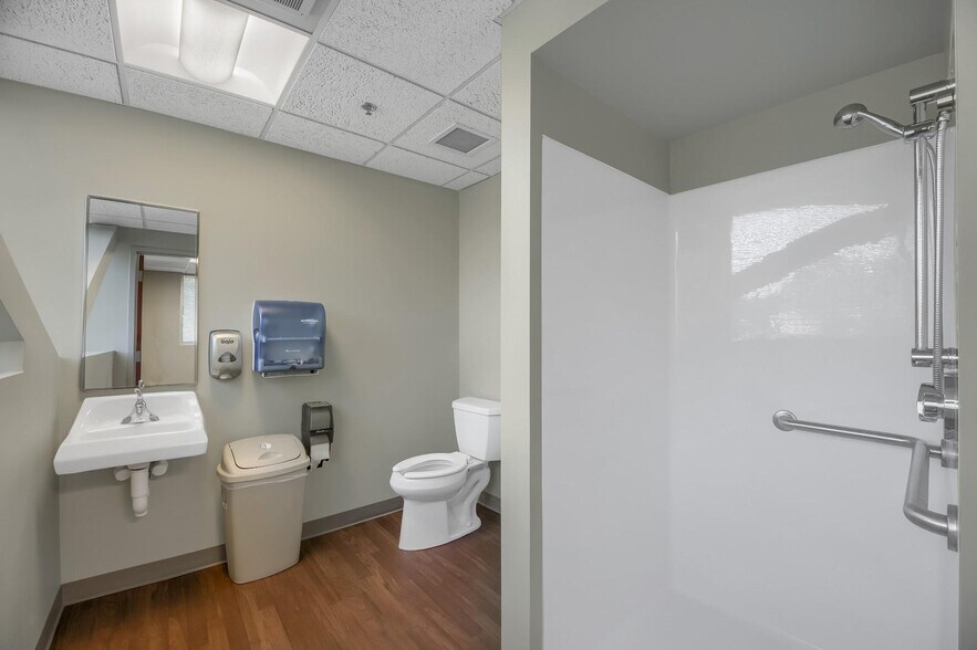 More Photos Of 21 Laurel Ave, Cornwall Medical For Lease