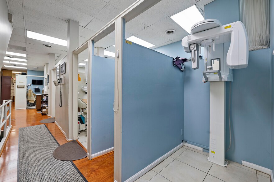 More Photos Of 729 8th St SE, Washington General Retail For Sale