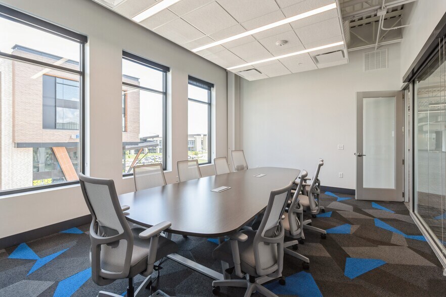 More Photos Of 1465 SW Park Square Dr, Ankeny Office For Lease