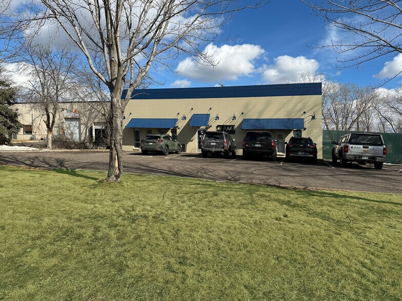 More Photos Of 3276 Fanum Rd, Vadnais Heights Service For Lease