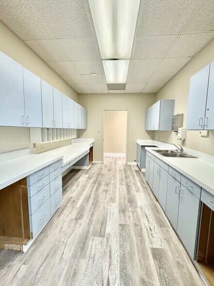 More Photos Of 130 N Gross Rd, Kingsland Medical For Sale