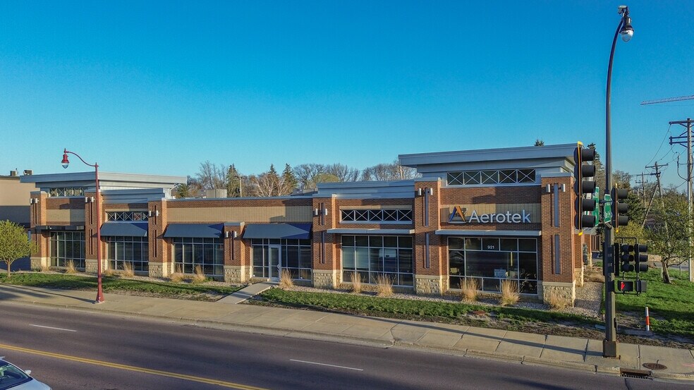 More Photos Of 921 Madison Ave, Mankato Medical For Lease