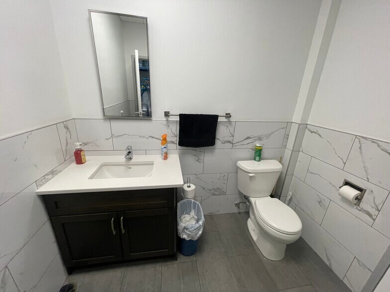 More Photos Of 14165-14185 162 Ave NW, Edmonton Showroom For Sale