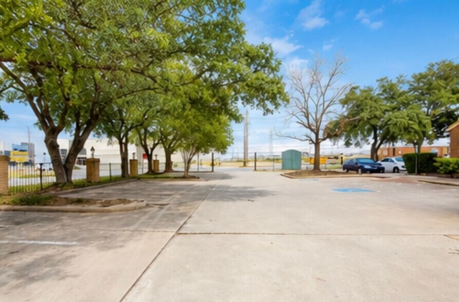 More Photos Of 11111 Jones Rd, Houston Medical For Sale