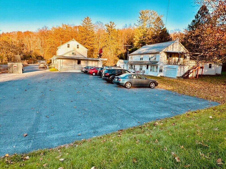 More Photos Of 862 Iron Ridge Rd, Spring Grove Apartments For Sale