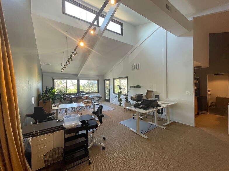 More Photos Of 2482 Newport Blvd, Costa Mesa Loft Creative Space For Lease