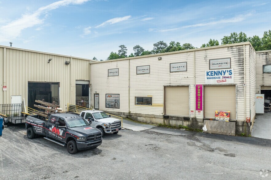 More Photos Of 740 Veterans Memorial Hwy SE, Mableton Warehouse For Lease