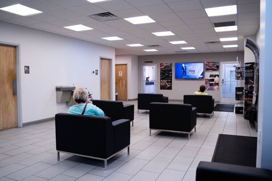 More Photos Of 813 S Parkway St, Corinth Auto Dealership For Sale