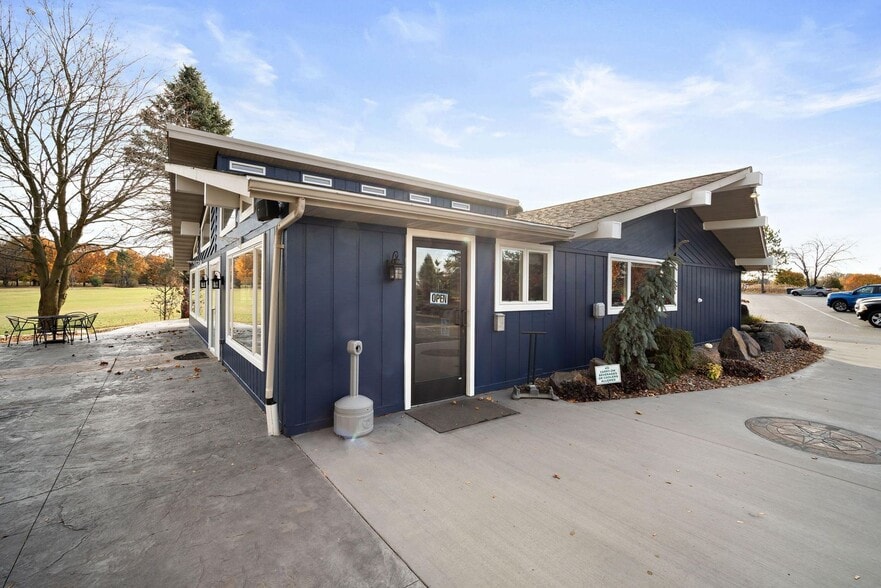 Primary Photo Of N2019 N River Rd, Campbellsport Golf Course Driving Range For Sale