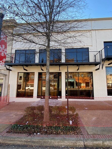 More Photos Of 213 W Main St, Tupelo Storefront For Lease
