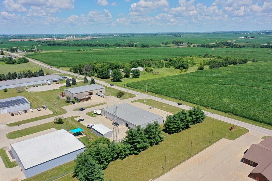 More Photos Of 1801 N 13th Ave E, Newton Flex For Lease